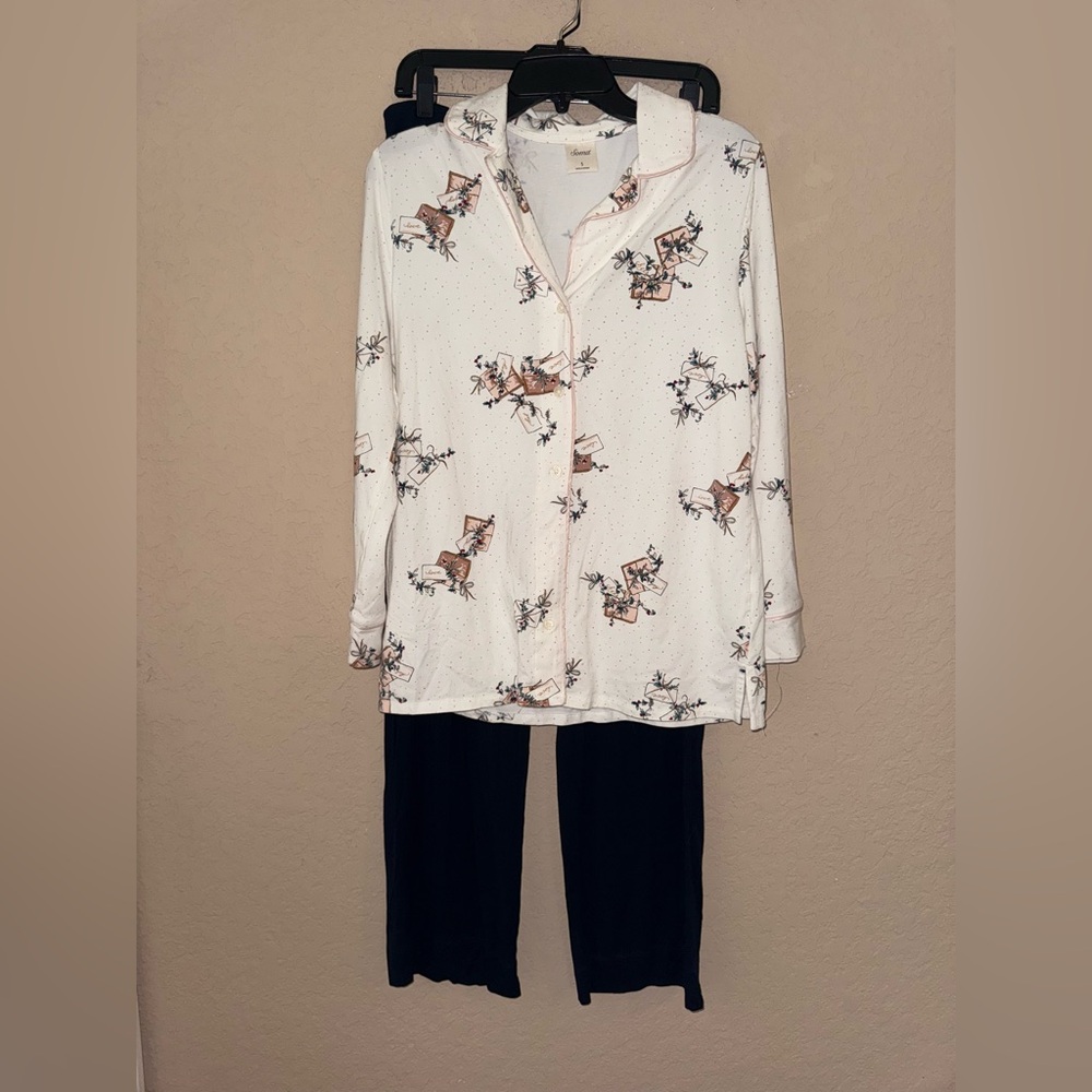 Soma 2pc Pajama Set- Christmas Embraceable Long Sleeve Top With Pants